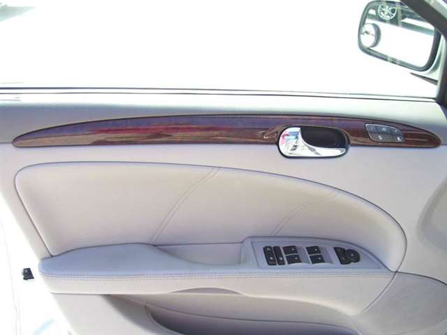 Buick Lucerne 2011 photo 18